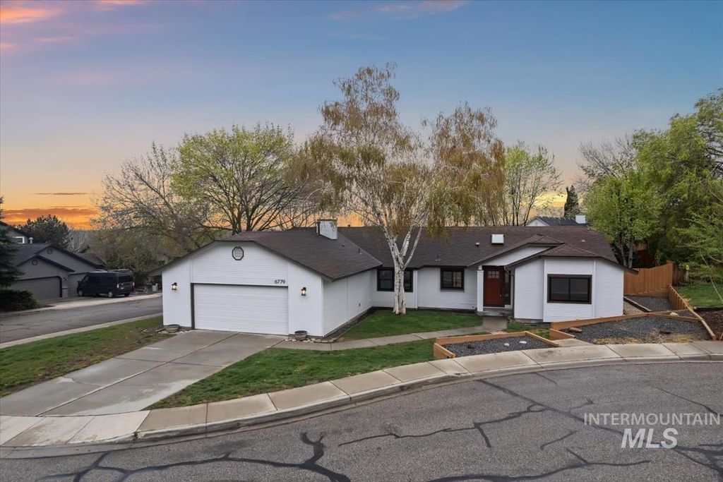 Photo of 6779 Fairhill Pl, Boise, ID 83714 (MLS # 98980526)
