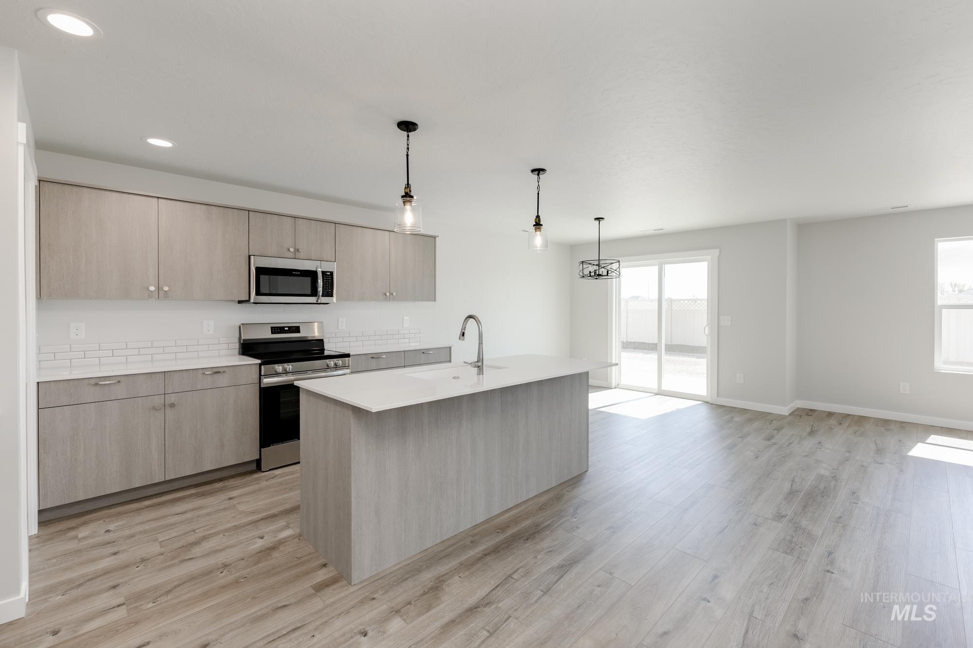 41 S Sweetgrass Ave