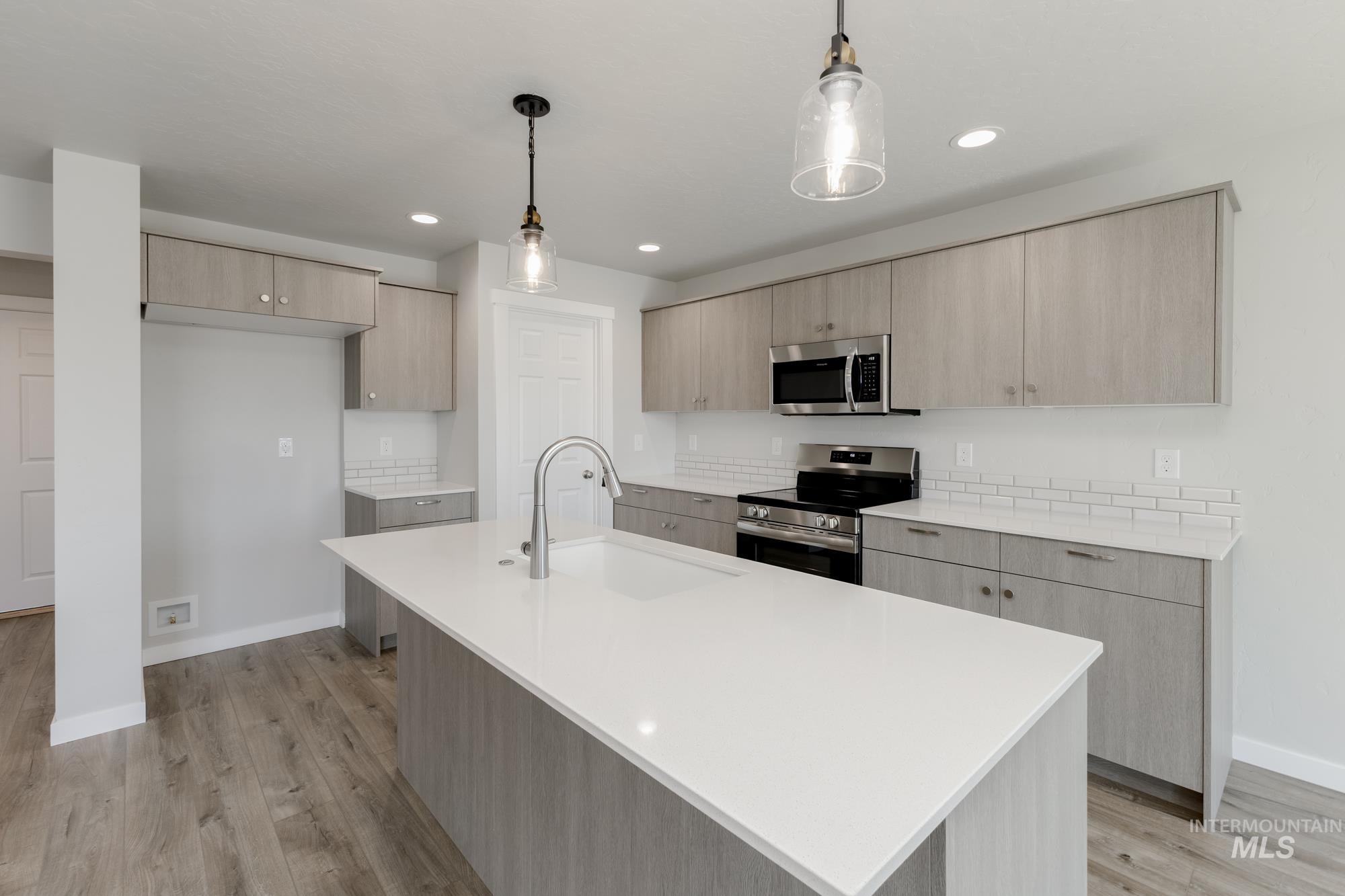 41 S Sweetgrass Ave
