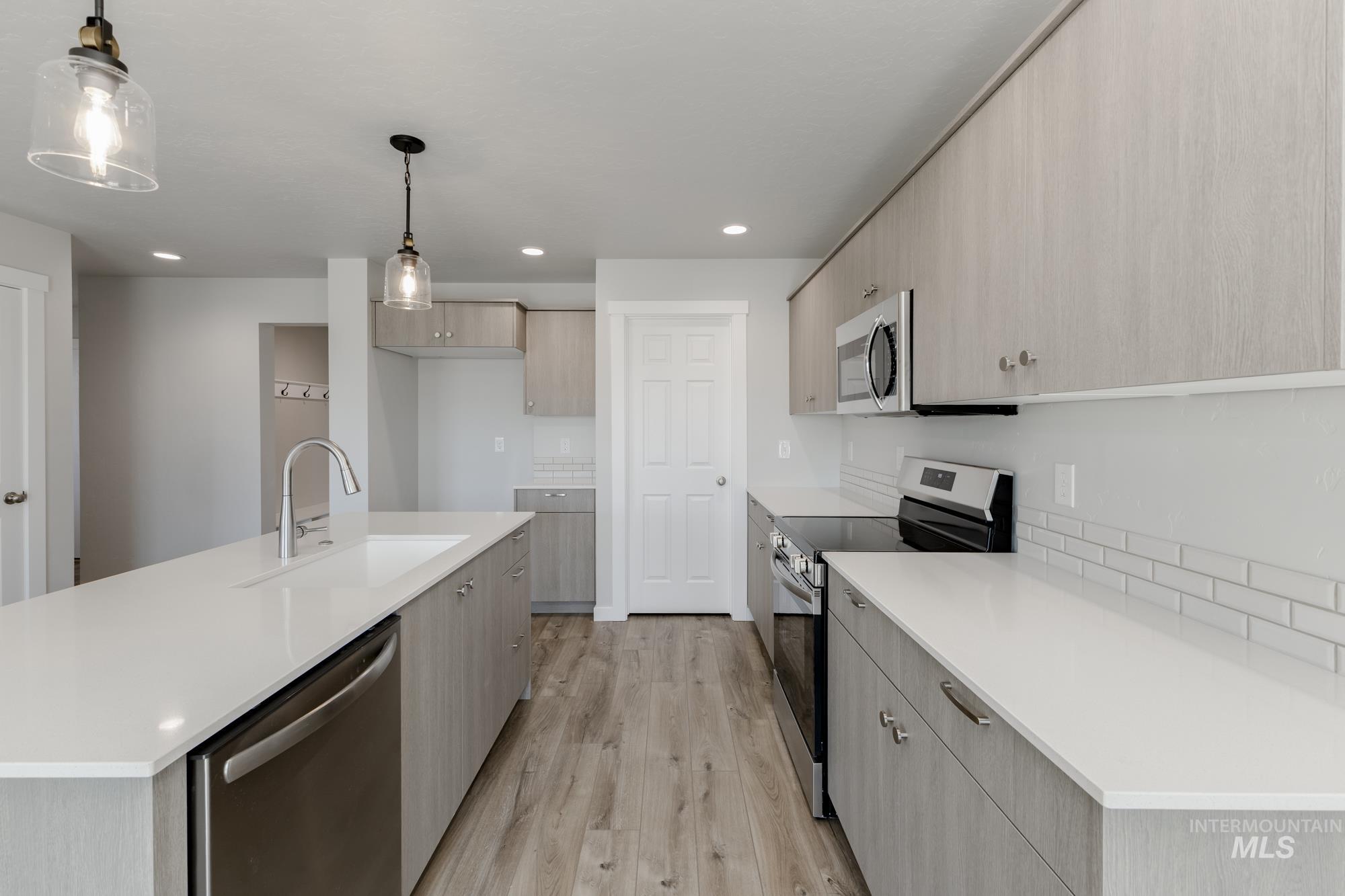 41 S Sweetgrass Ave