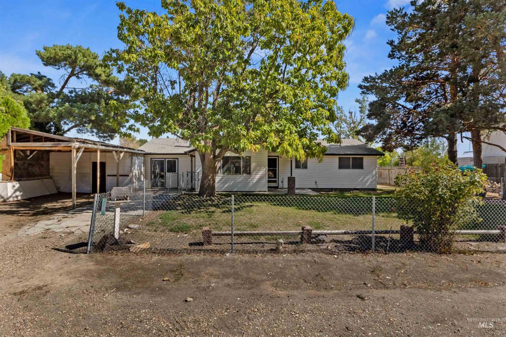 Photo of 5702 Sunset Dr, Nampa, ID 83686 (MLS # 98962104)