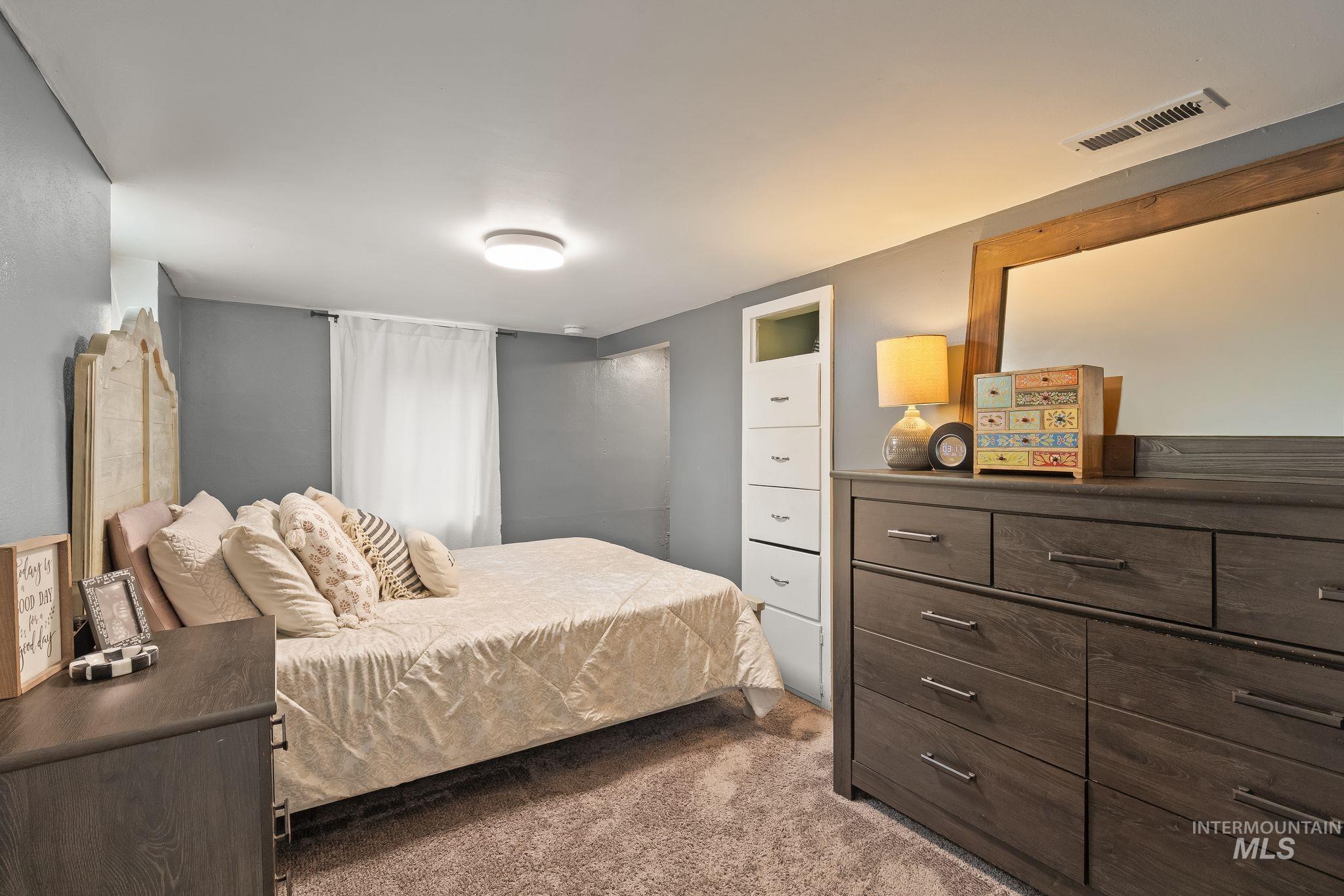 Carpeted room with grey walls and a white ceiling