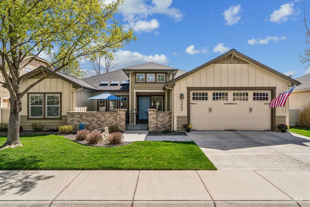 Photo of 2649 E Piccadilly Ln, Eagle, ID 83616 (MLS # 98981456)