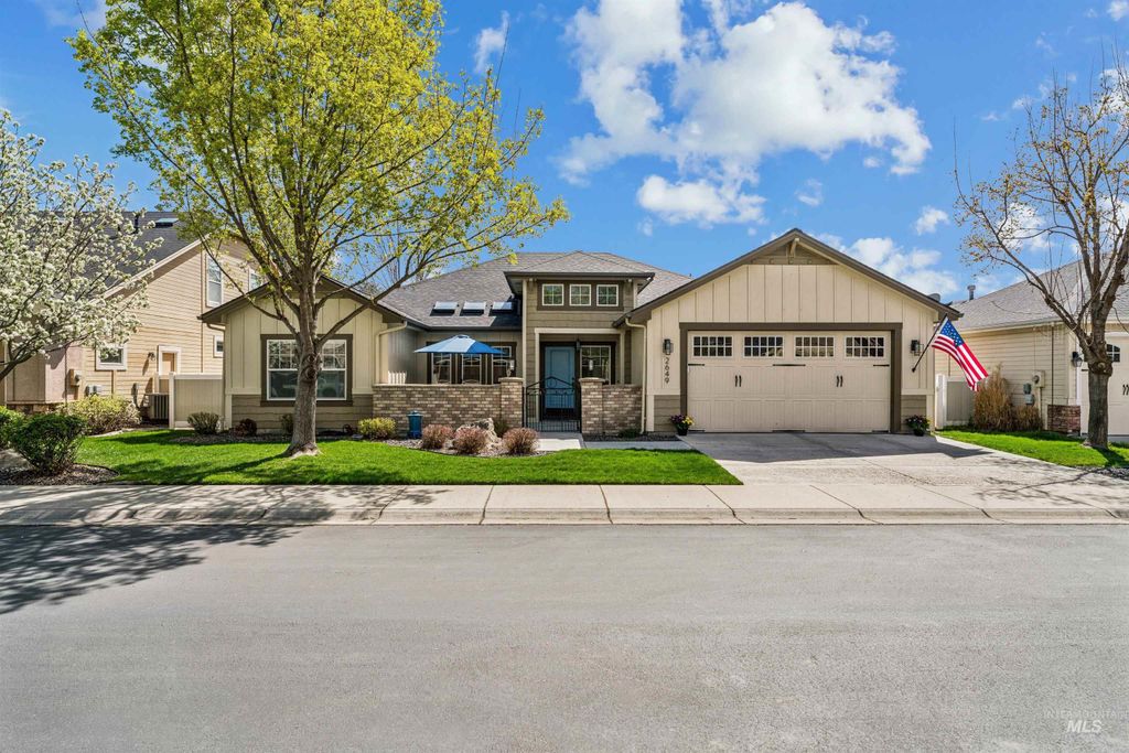 Photo of 2649 E Piccadilly Ln, Eagle, ID 83616 (MLS # 98981456)