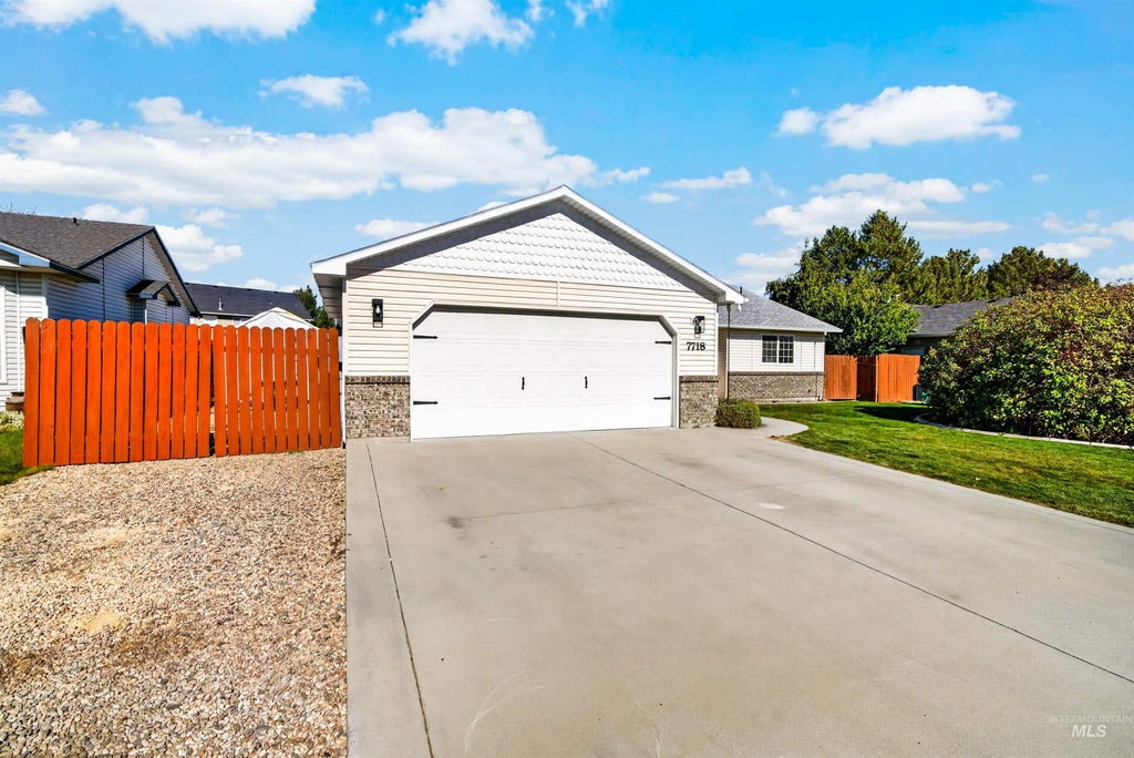 Photo of 7718 Cedarbrook Dr, Nampa, ID 83687 (MLS # 99003955)
