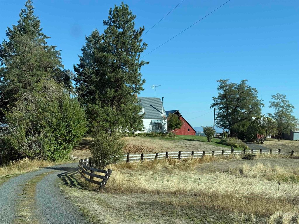 Photo of 1170 Burnt Ridge Rd, Troy, ID 83871 (MLS # 98966820)