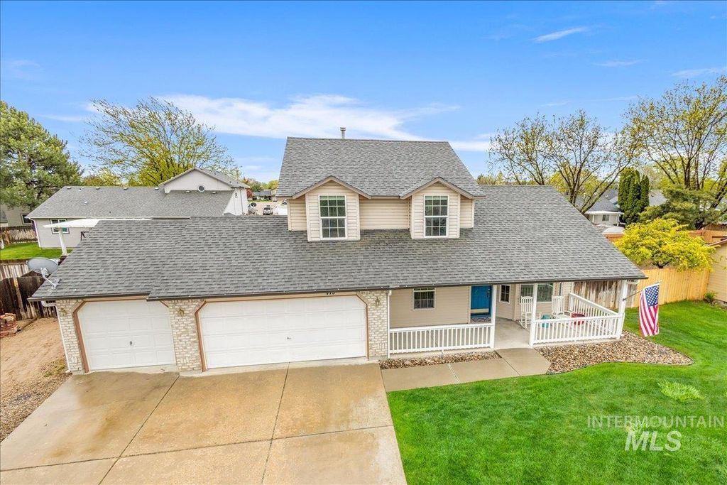 Photo of 413 Summer Ct, Nampa, ID 83686 (MLS # 98985662)