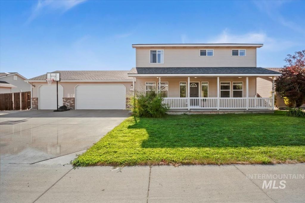 Photo of 1437 NE Cinder Loop, Mountain Home, ID 83647 (MLS # 98957367)