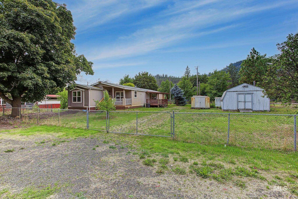 Photo of 3386 Montana Street, Kamiah, ID 83536 (MLS # 99001208)
