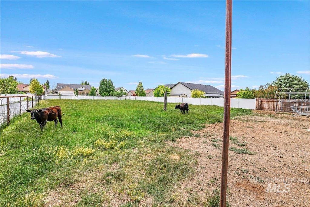 Photo of 1011 Filer Ave W Ave, Twin Falls, ID 83301 (MLS # 98949100)