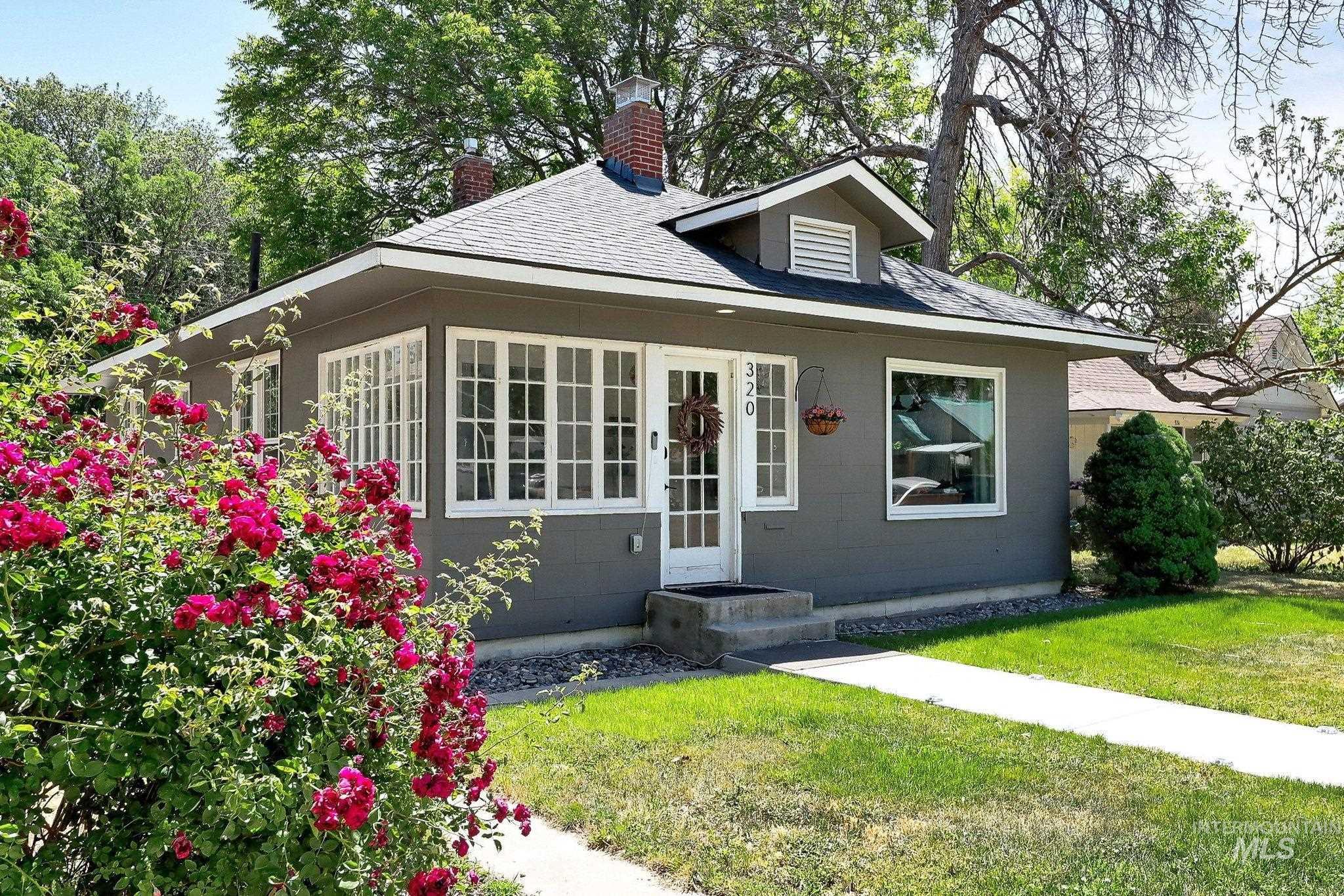 320 18th Ave S