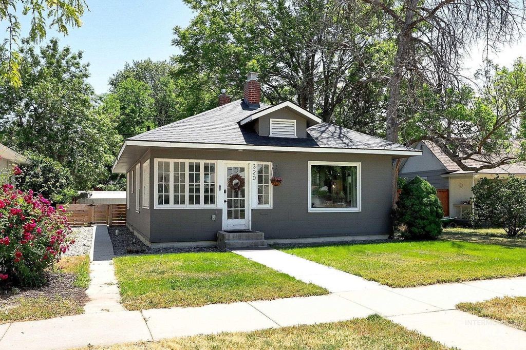 Photo of 320 18th Ave S Ave, Nampa, ID 83651 (MLS # 98988937)