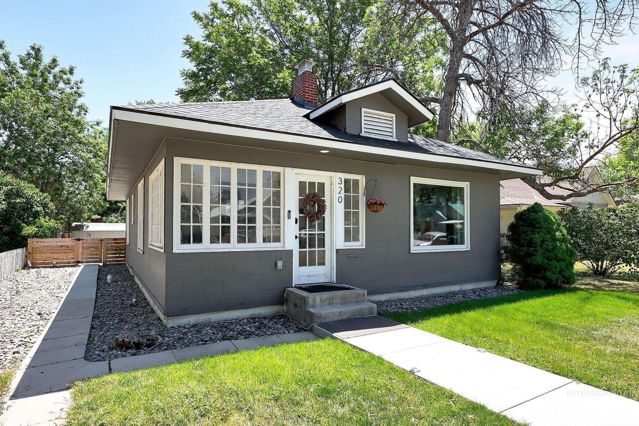320 18th Ave S
