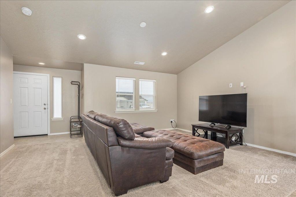 Photo of 1512 White Fish Lake St, Caldwell, ID 83607 (MLS # 98976017)