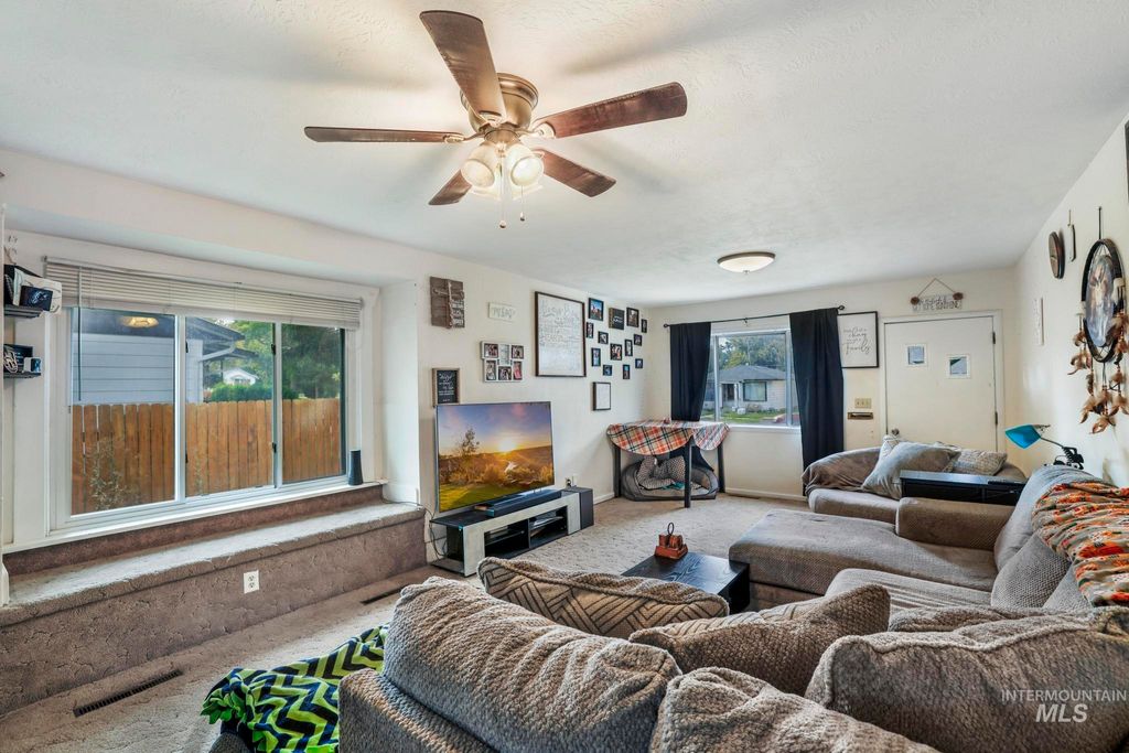 Photo of 400 7th Ave E, Jerome, ID 83338 (MLS # 98962486)