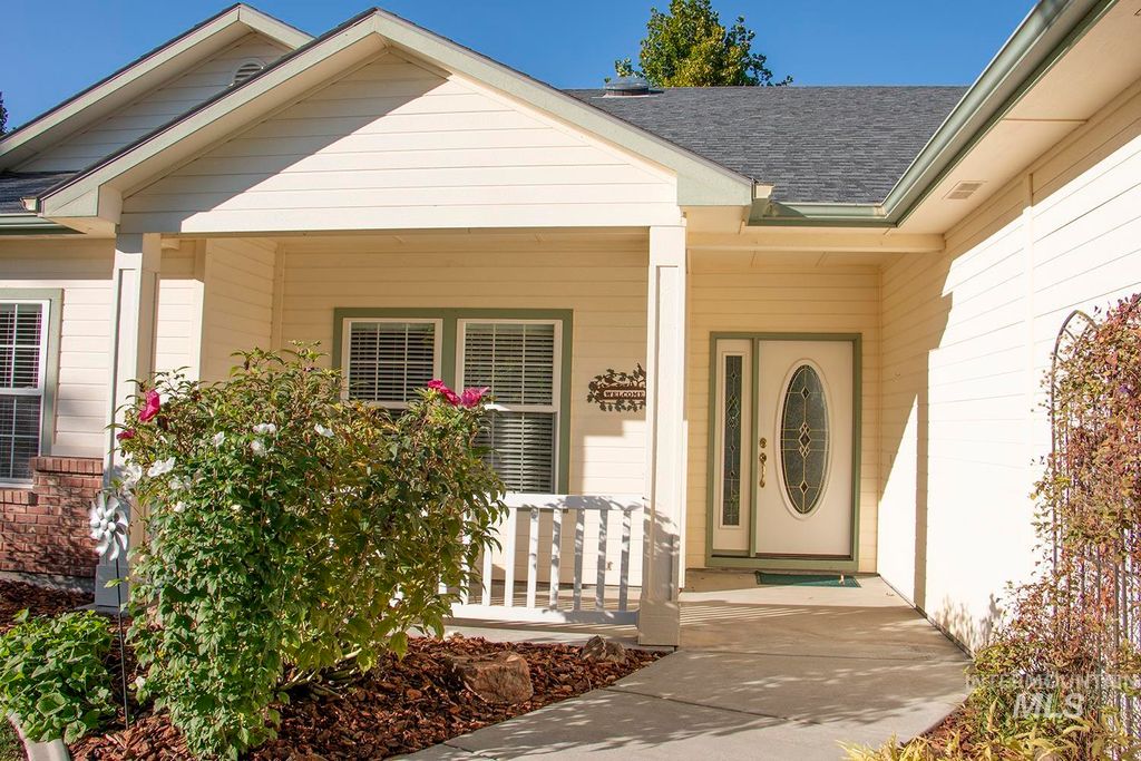 Photo of 1410 Spruce Creek Loop, Nampa, ID 83686 (MLS # 98964186)