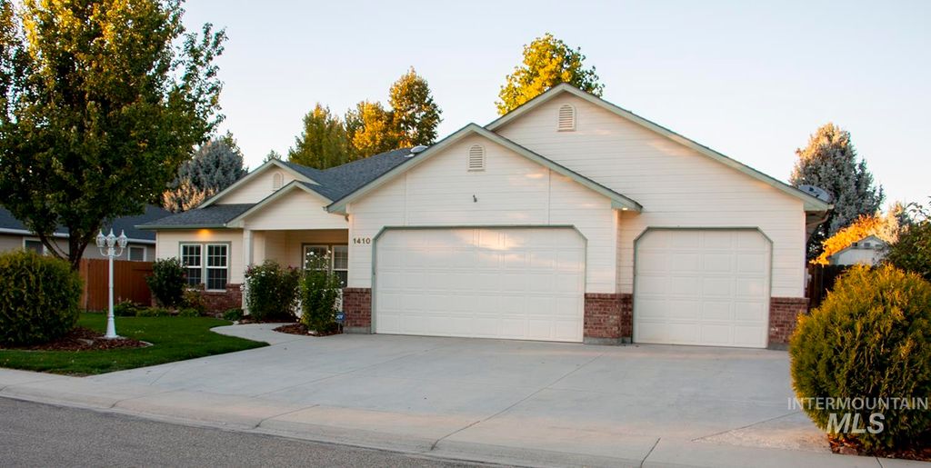 Photo of 1410 Spruce Creek Loop, Nampa, ID 83686 (MLS # 98964186)