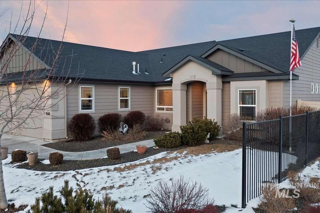 Photo of 4566 S Gabbro Way, Nampa, ID 83686 (MLS # 98973967)