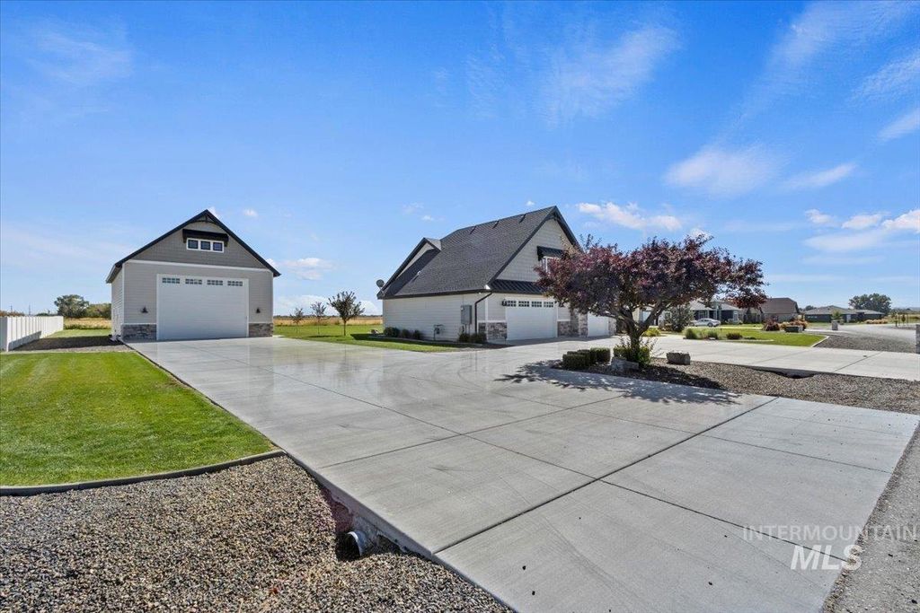 Photo of 1650 Stone Gate Dr, Twin Falls, ID 83301 (MLS # 98962354)