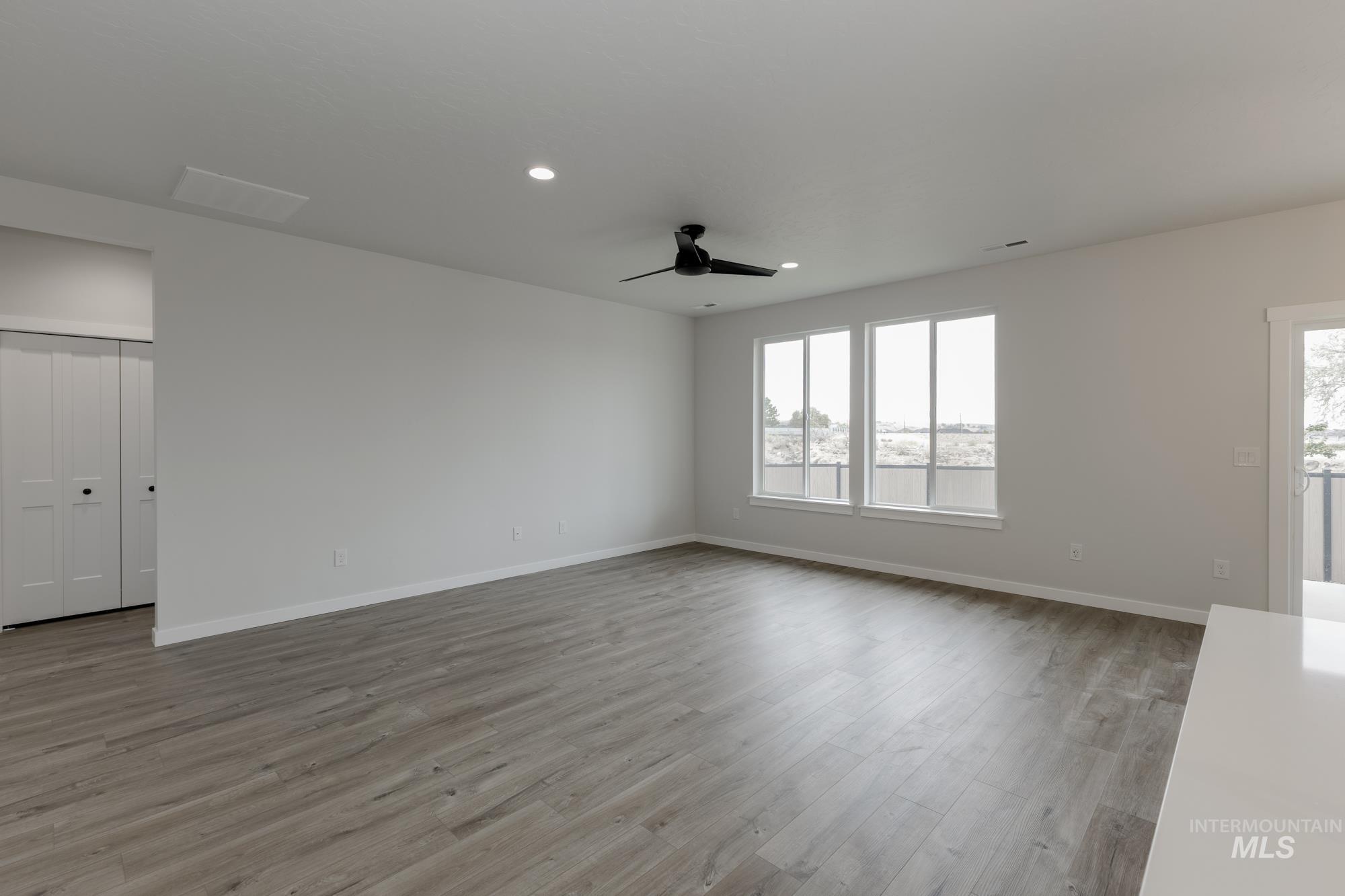 Unfurnished room with light wood-style floors, a ceiling fan, and recessed lighting