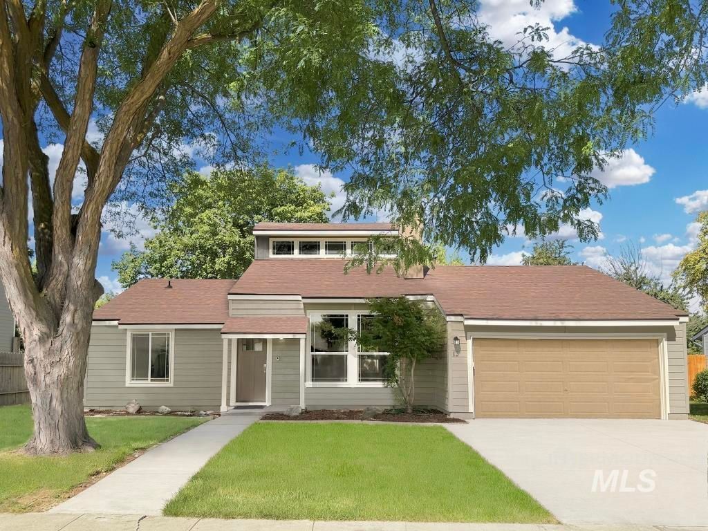 Photo of 13 N Adams St, Nampa, ID 83651 (MLS # 98993489)