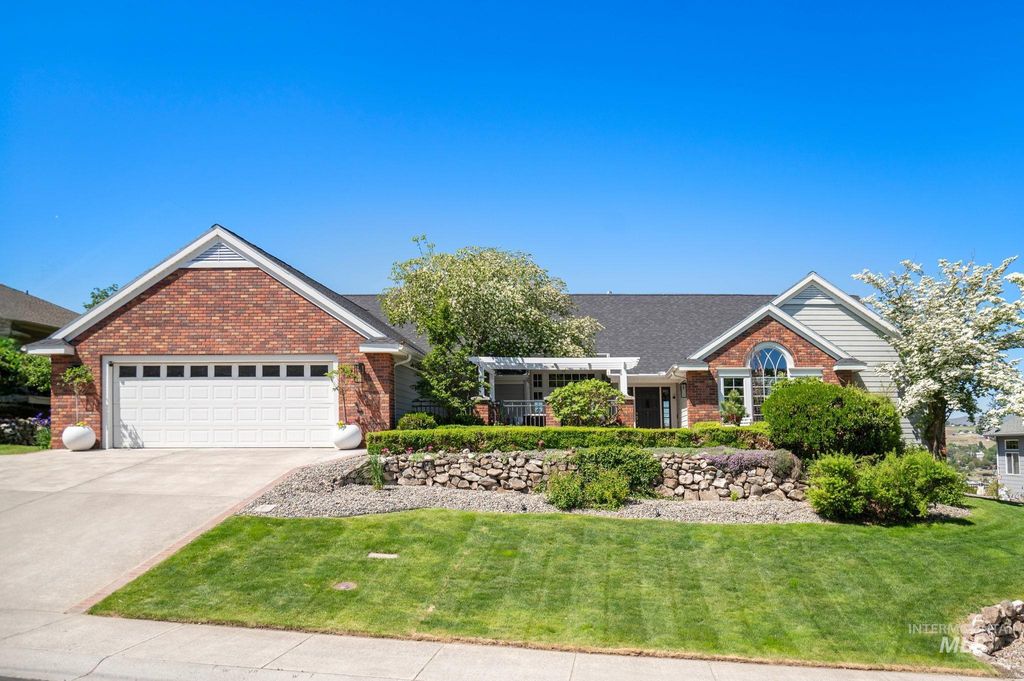 Photo of 176 Marine View Drive, Lewiston, ID 83501 (MLS # 98970383)