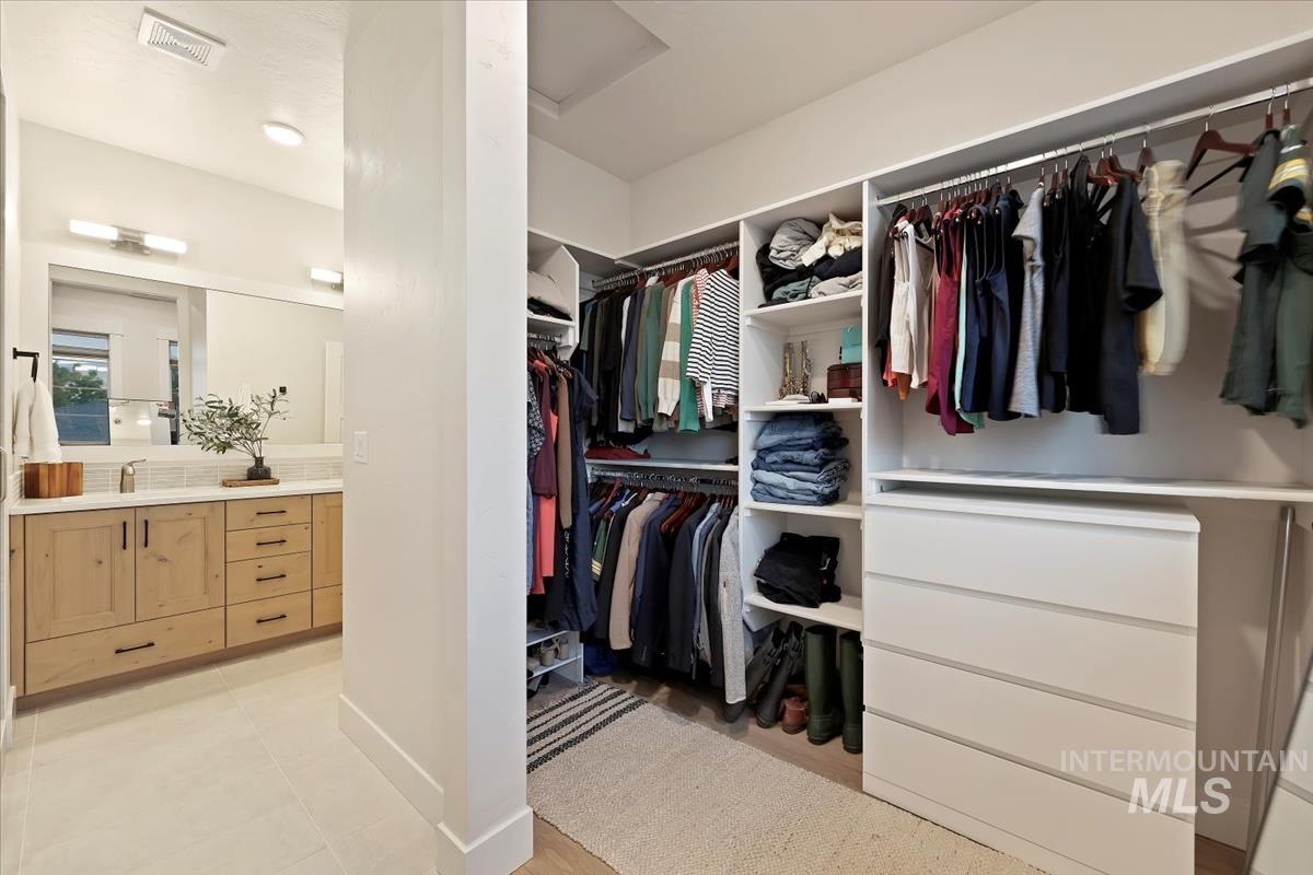 Walk in closet featuring a sink and light tile patterned floors