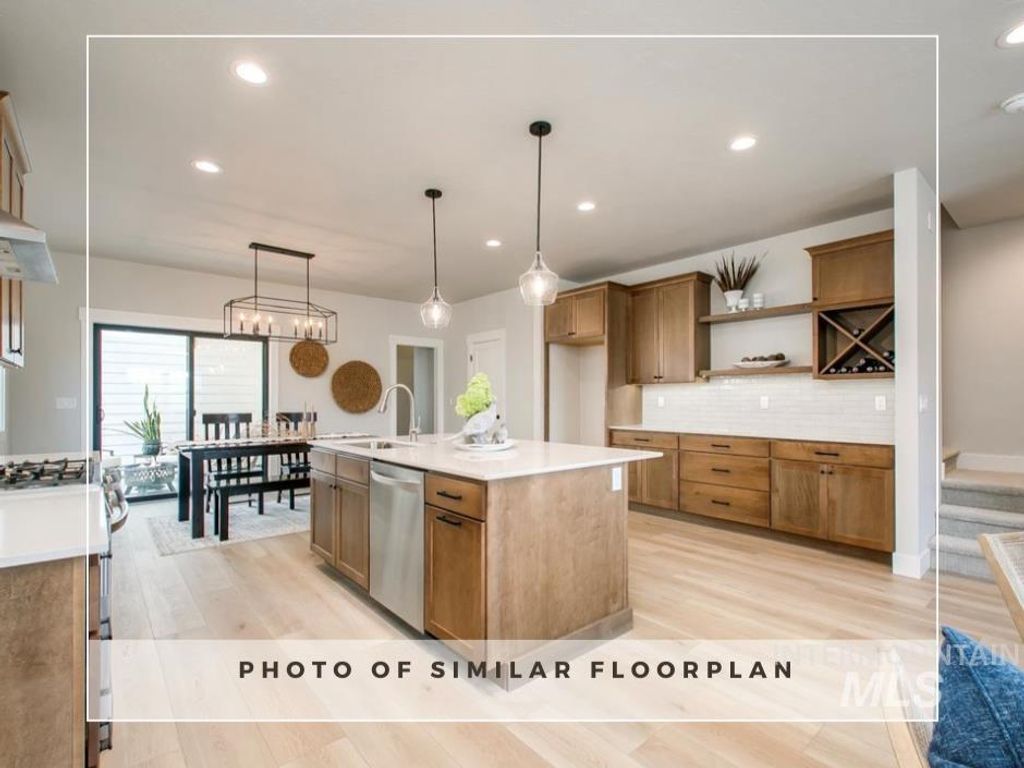 Photo of 166 N Edgewood Ln, Eagle, ID 83616 (MLS # 98969844)