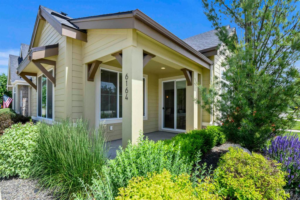 Photo of 6164 N Winward Ln, Meridian, ID 83646 (MLS # 98979809)