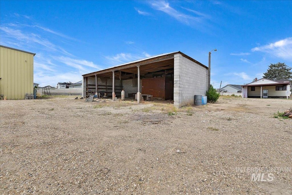 Photo of 15279 S Indiana Ave, Caldwell, ID 83607 (MLS # 98992394)