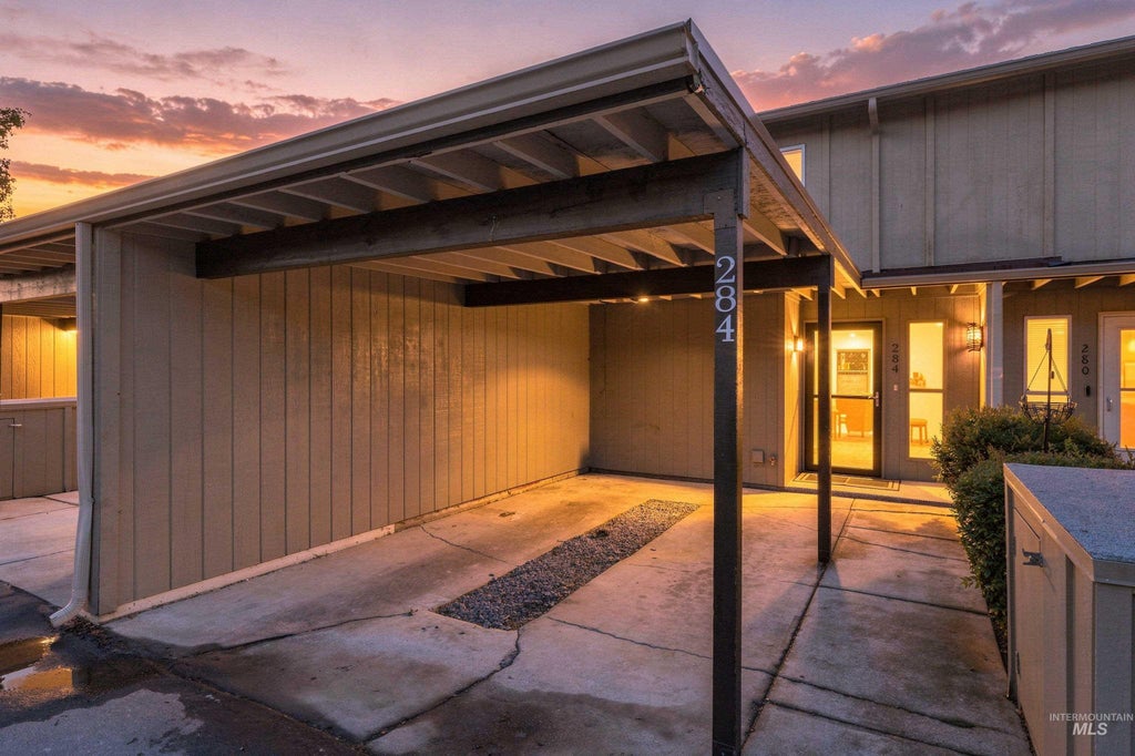 Photo of 284 N Eagle Glen Ln, Eagle, ID 83616 (MLS # 98999794)