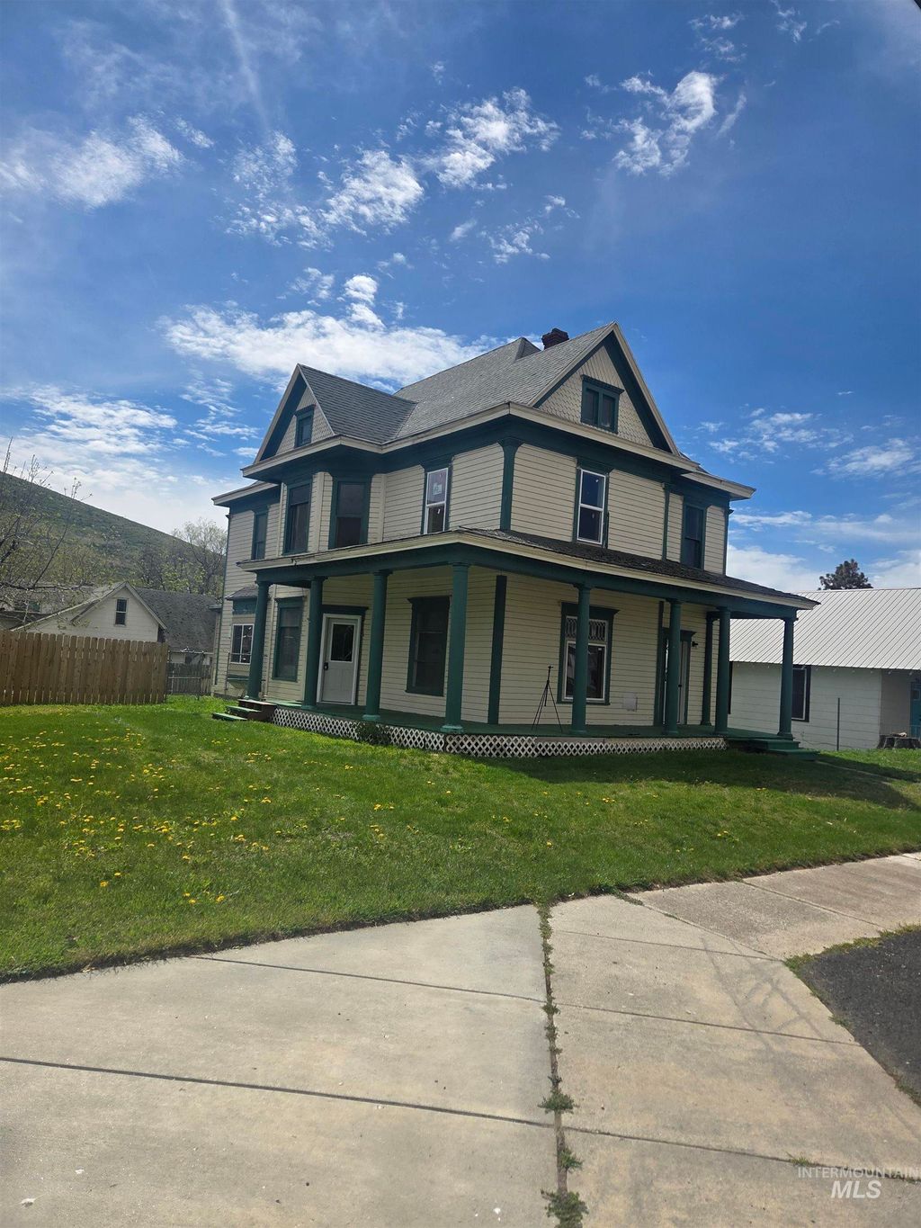 Photo of 986 Columbia Street, Pomeroy, WA 99347 (MLS # 98983658)