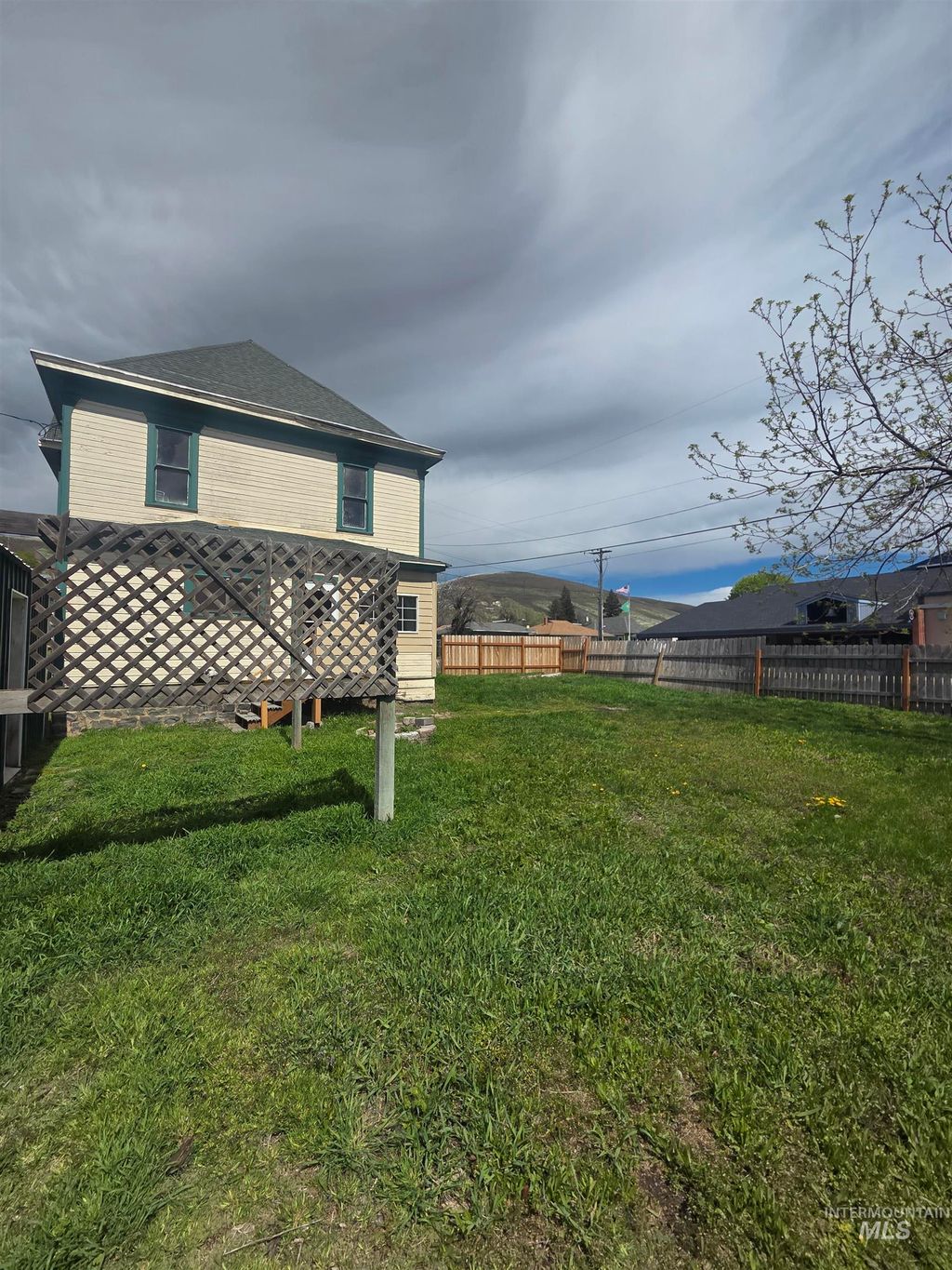 Photo of 986 Columbia Street, Pomeroy, WA 99347 (MLS # 98983658)