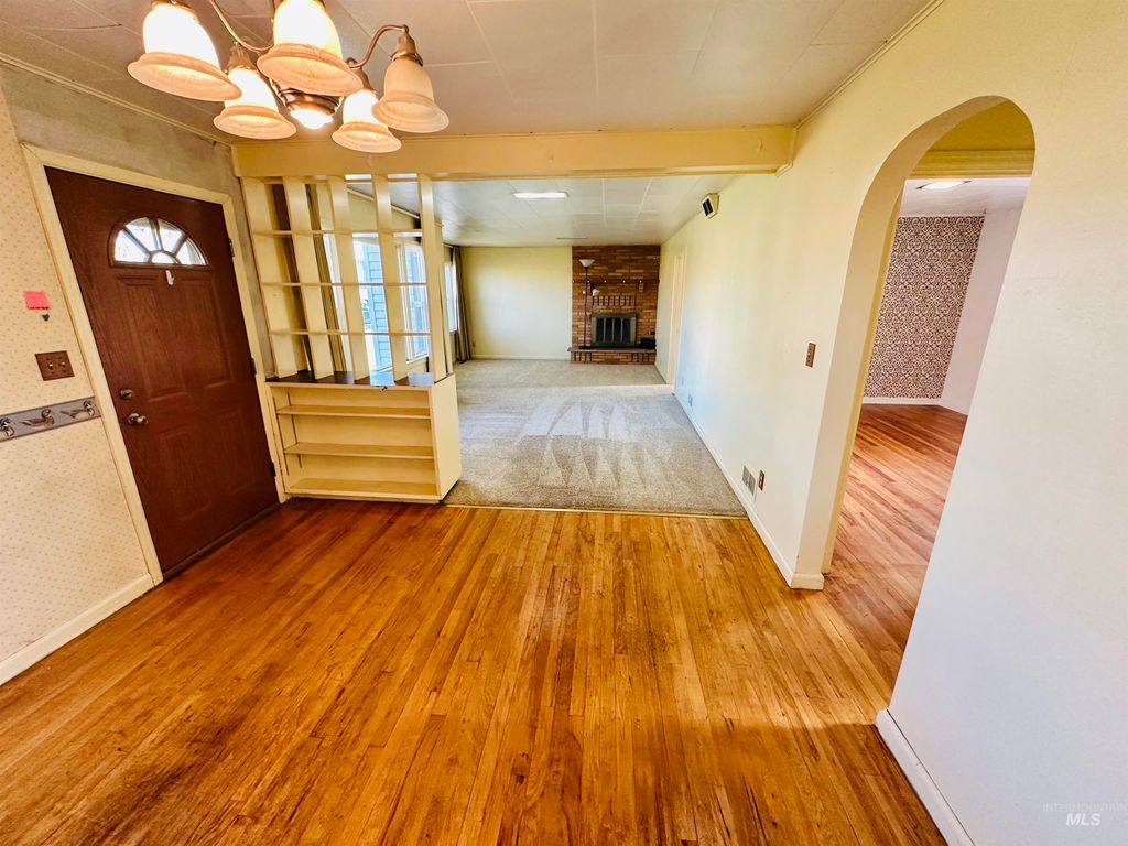 Photo of 912 SW 5th St, Ontario, OR 97914 (MLS # 98983026)