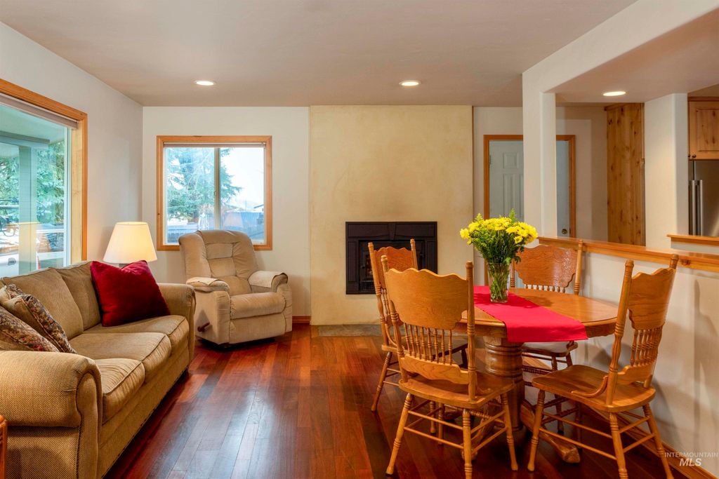 Photo of 609 S 4th Ave, Hailey, ID 83333 (MLS # 98970905)