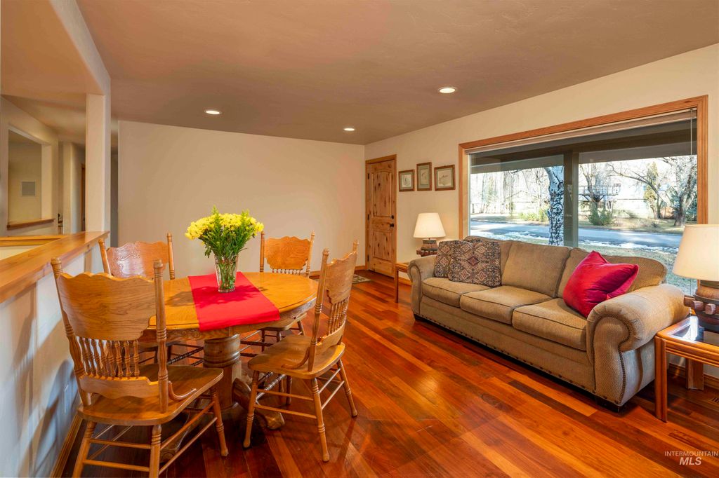 Photo of 609 S 4th Ave, Hailey, ID 83333 (MLS # 98970905)