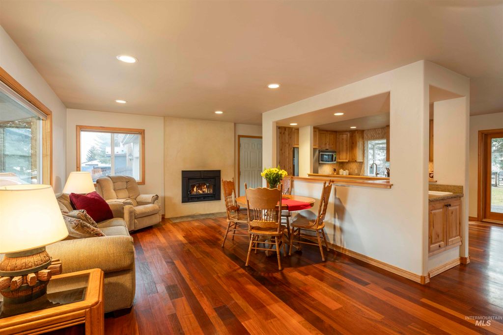 Photo of 609 S 4th Ave, Hailey, ID 83333 (MLS # 98970905)