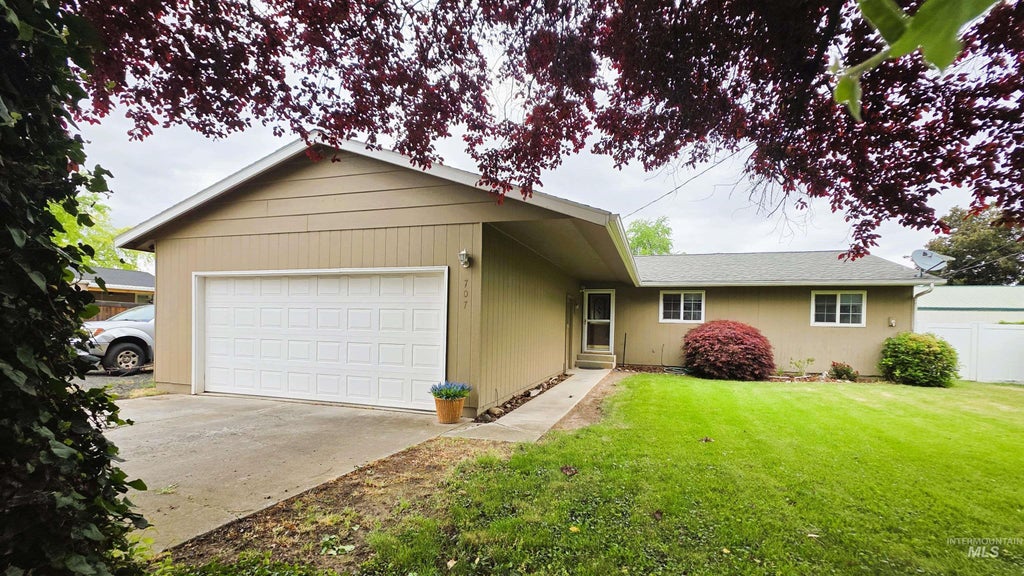 Photo of 707 Park Ave, Lewiston, ID 83501 (MLS # 98987786)