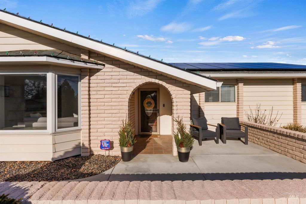 Photo of 514 W Ross Ln, Caldwell, ID 83605 (MLS # 98969110)