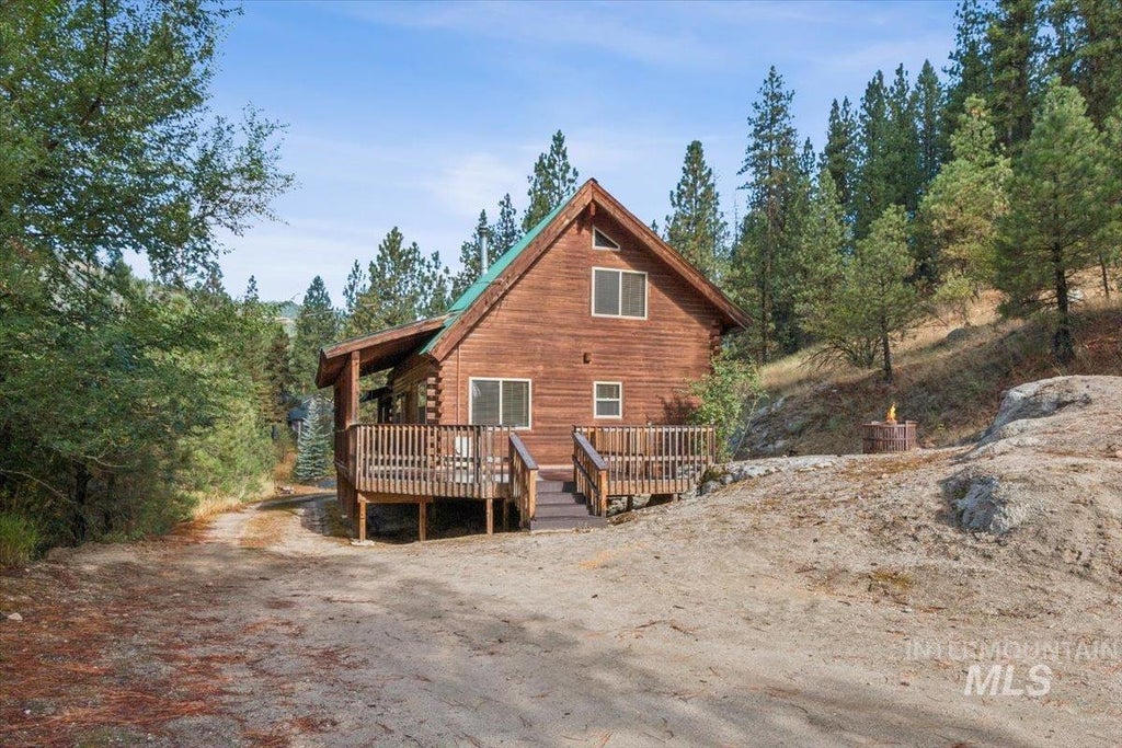 Photo of 4 Sunny Ridge Ln, Garden Valley, ID 83622 (MLS # 99000574)