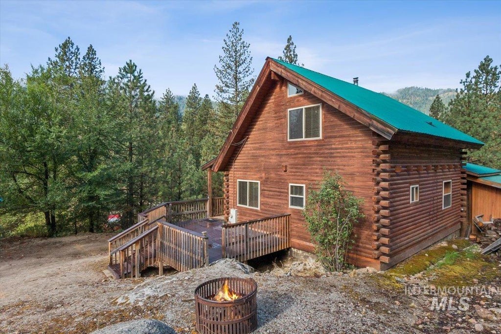 Photo of 4 Sunny Ridge Ln, Garden Valley, ID 83622 (MLS # 99000574)