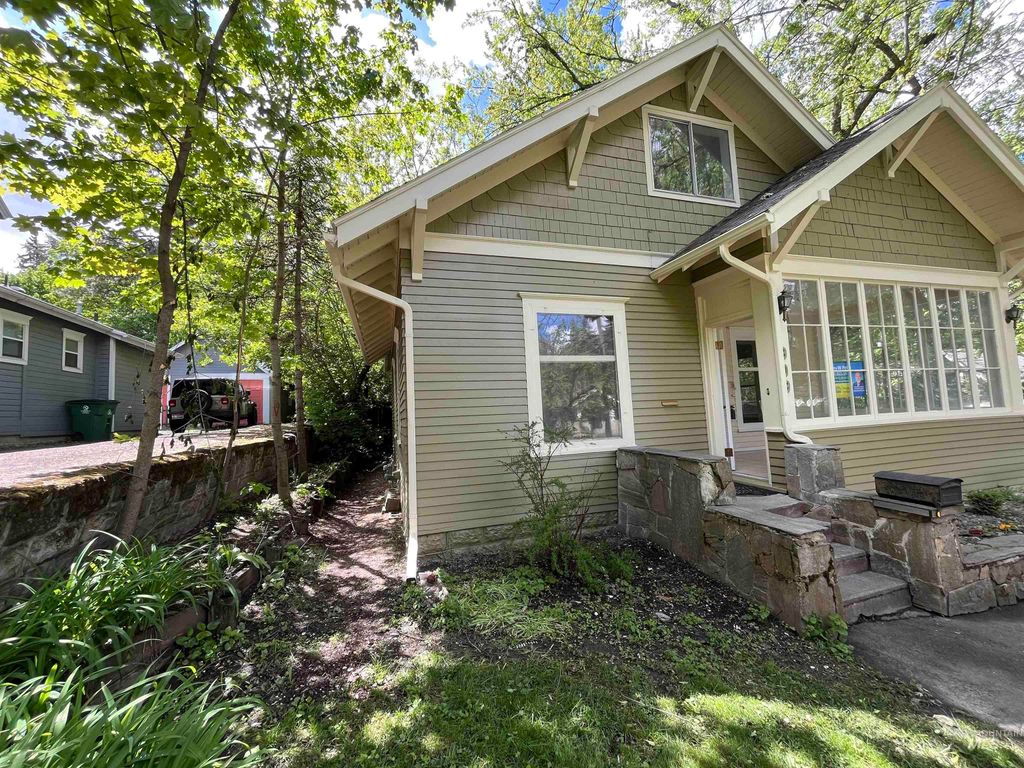 Photo of 909 E 6th, Moscow, ID 83843 (MLS # 98946809)
