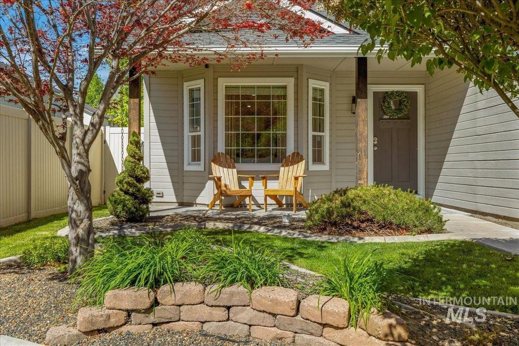 Photo of 1384 E Palermo St, Meridian, ID 83642 (MLS # 98986296)
