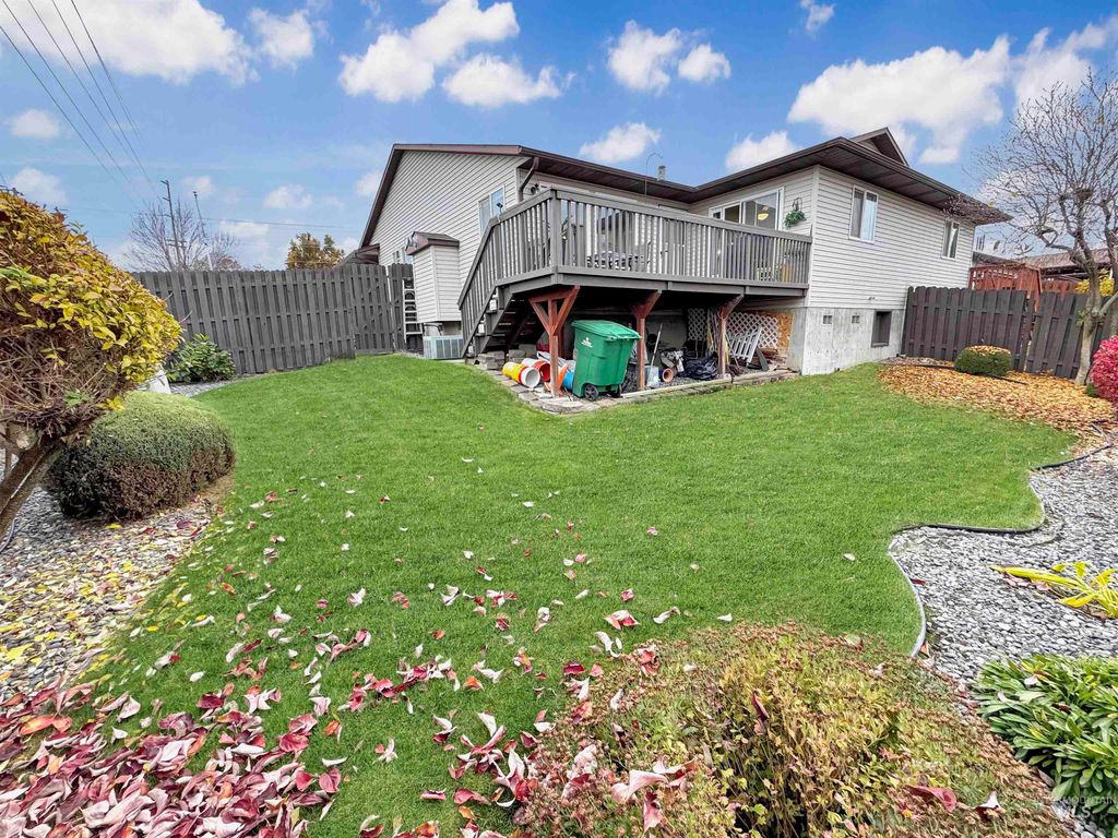 Photo of 937 Stewart Ave #B, Lewiston, ID 83501 (MLS # 98967679)