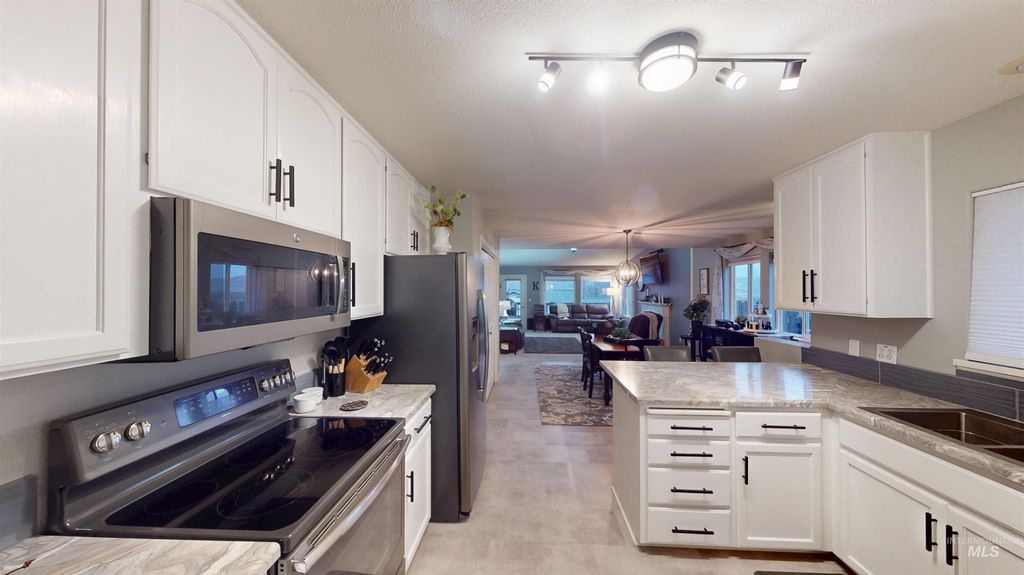 Photo of 937 Stewart Ave #B, Lewiston, ID 83501 (MLS # 98967679)