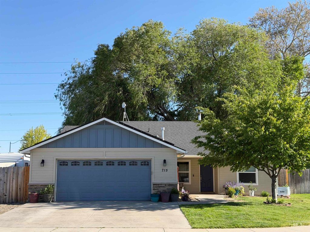 Photo of 715 S Florence Ct, Nampa, ID 83686 (MLS # 98987527)