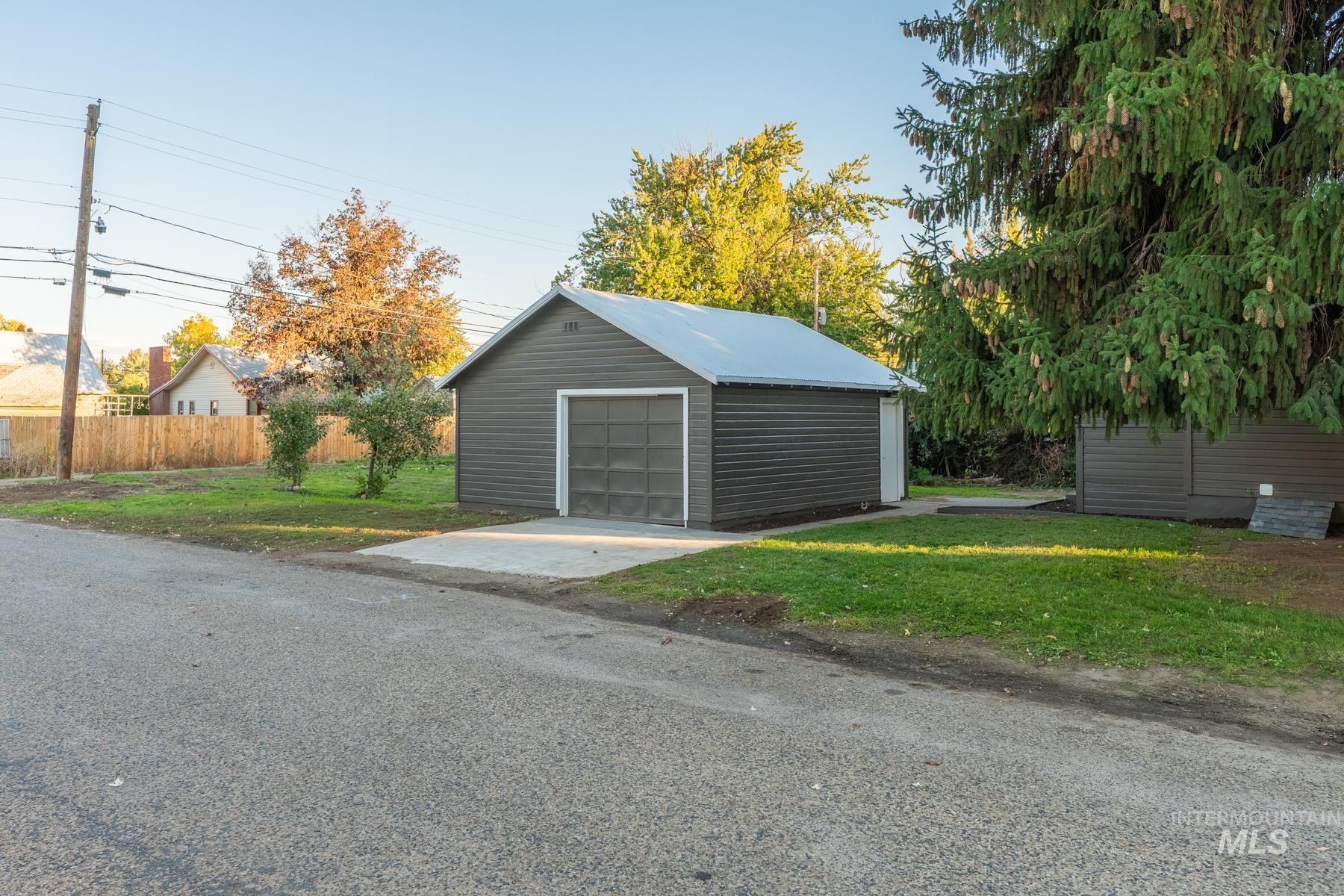 Detached garage with driveway