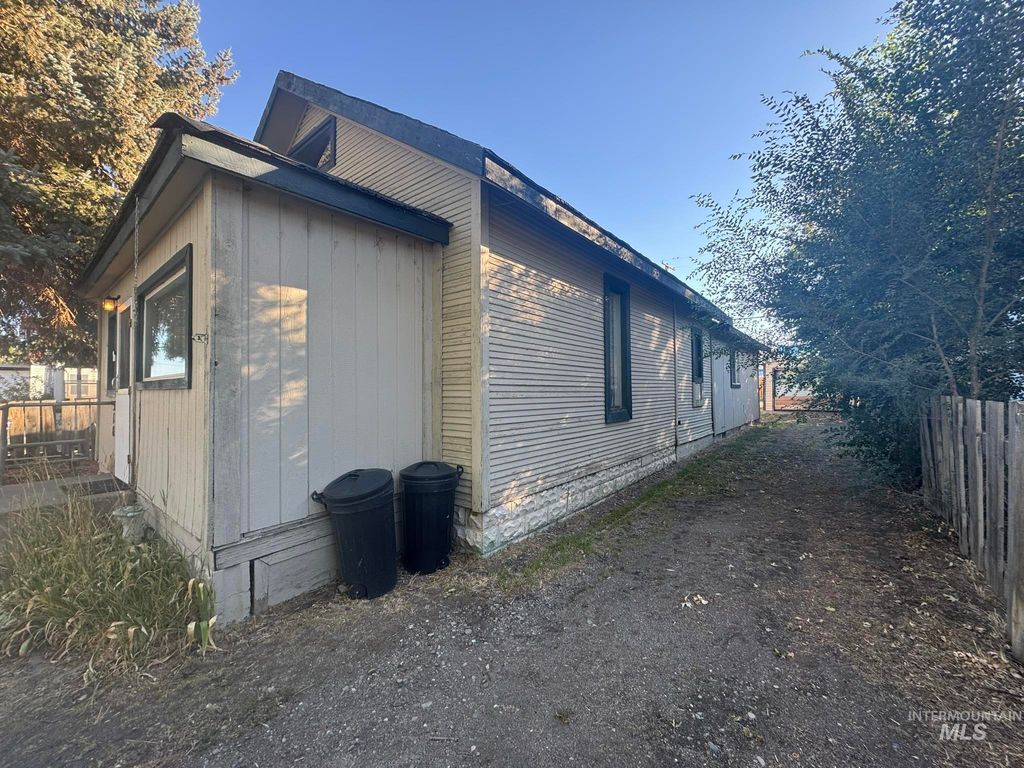 Photo of 518 Montana Street, Gooding, ID 83330 (MLS # 98964031)