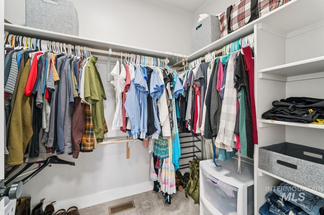 Walk in closet featuring carpet