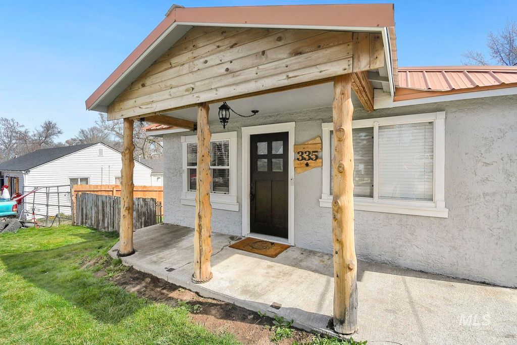 Photo of 335 S 20th St, Payette, ID 83661 (MLS # 98979291)